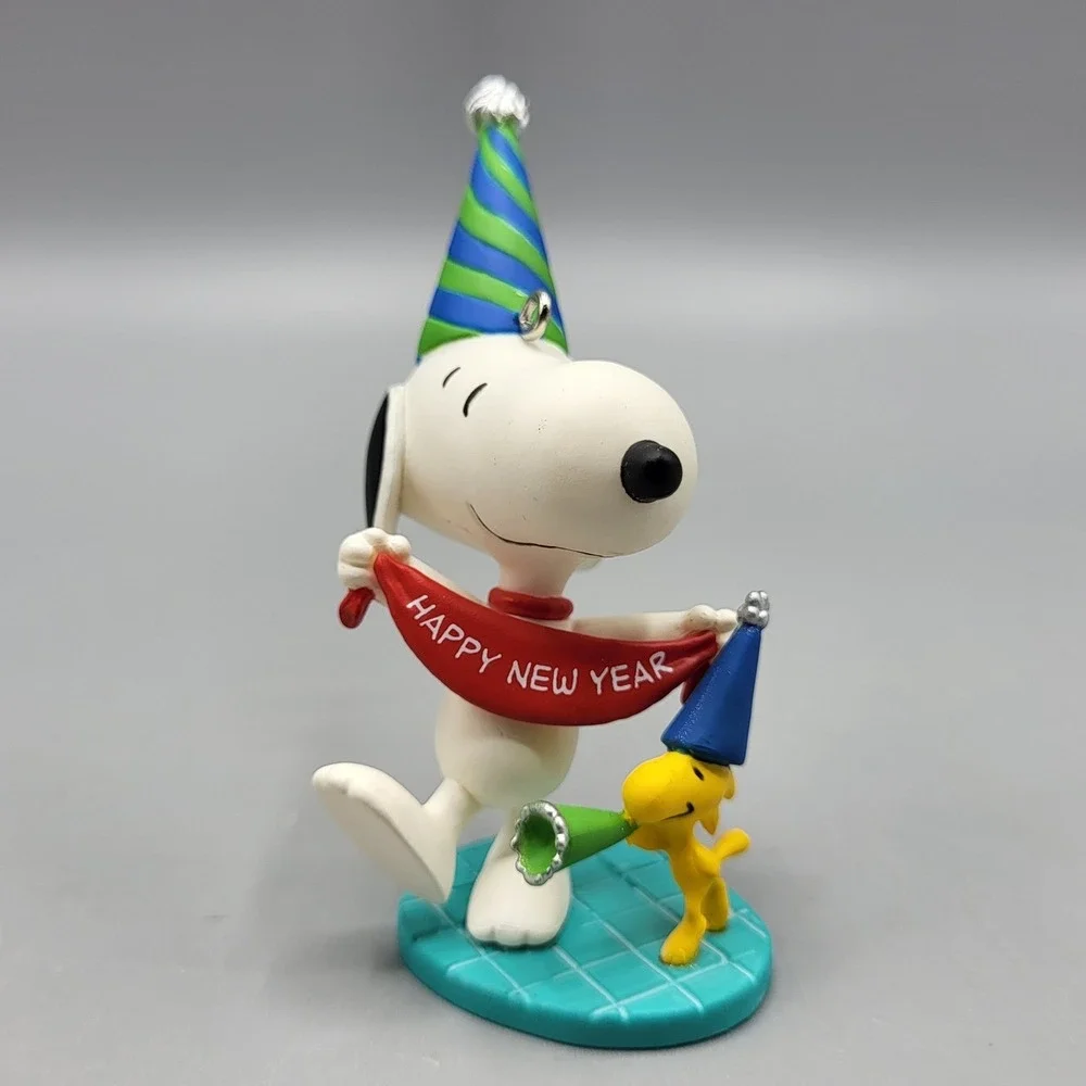 Hallmark Ornament Peanuts New Years Celebration Snoopy Woodstock White QX9829